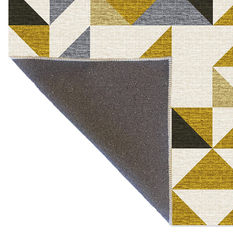 Tapis multicolore à motif géométrique triangulaire, Rectangle 4 pi 7,12 po x 6 pi 6,74 po