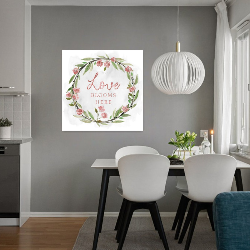 «Love Blooms Wreath», art mural élégant paysage éthéré moderne, H 32 po x l 32 po