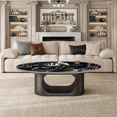 Table basse ovale moderne de 125 cm (49,2 po), plateau en pierre frittée imitation marbre, piètement minimaliste en métal sculptural, montage facile