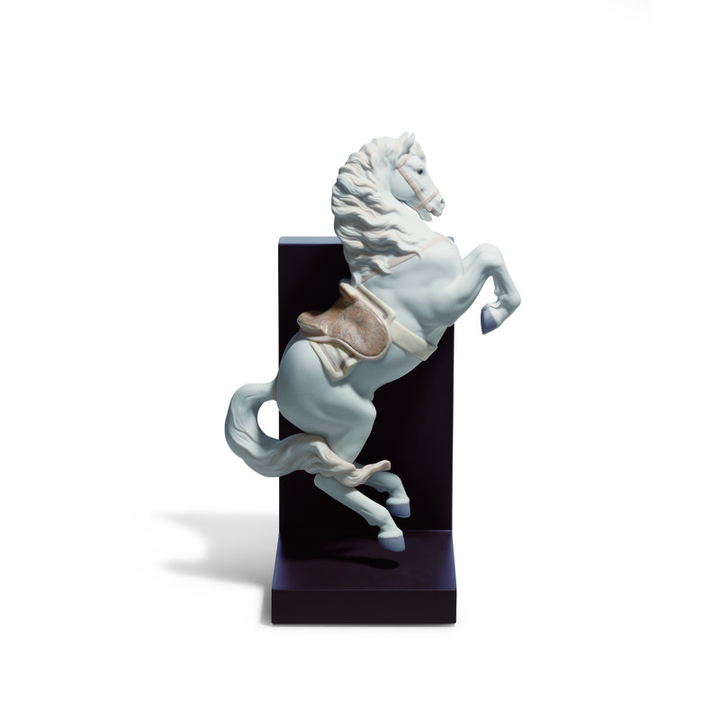 Figurine cheval sur courbette