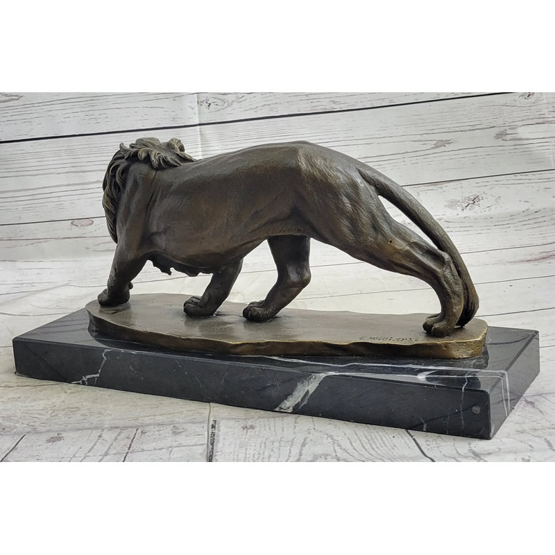 Sculpture lion de la faune