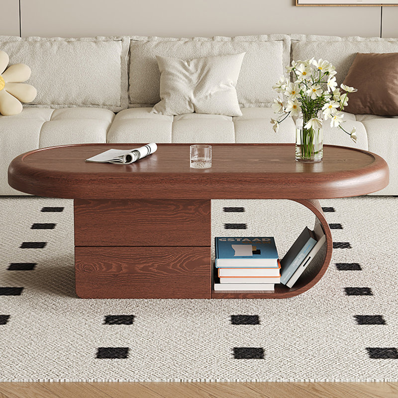 Une table basse ovale de style moyen en couleur noyer, H 16,5 po x L 51,2 po x l 23,6 po