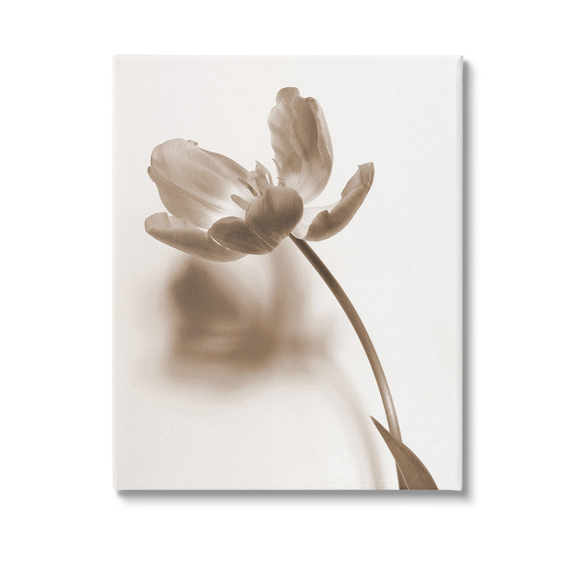 «Minimal Tulip Stem Canvas Wall Art Design» par Gail Peck, H 40 po x l 30 po