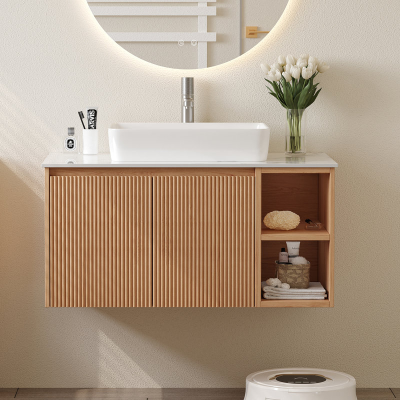 Meuble-lavabo simple mural de 30 po avec lavabo Veesel en céramique, comptoir en pierre frittée et armoire en bois cannelé, finition en bois clair, 2 portes à fermeture douce et tablettes ouvertes