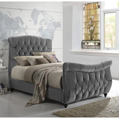 Alzado Upholstered Bed
