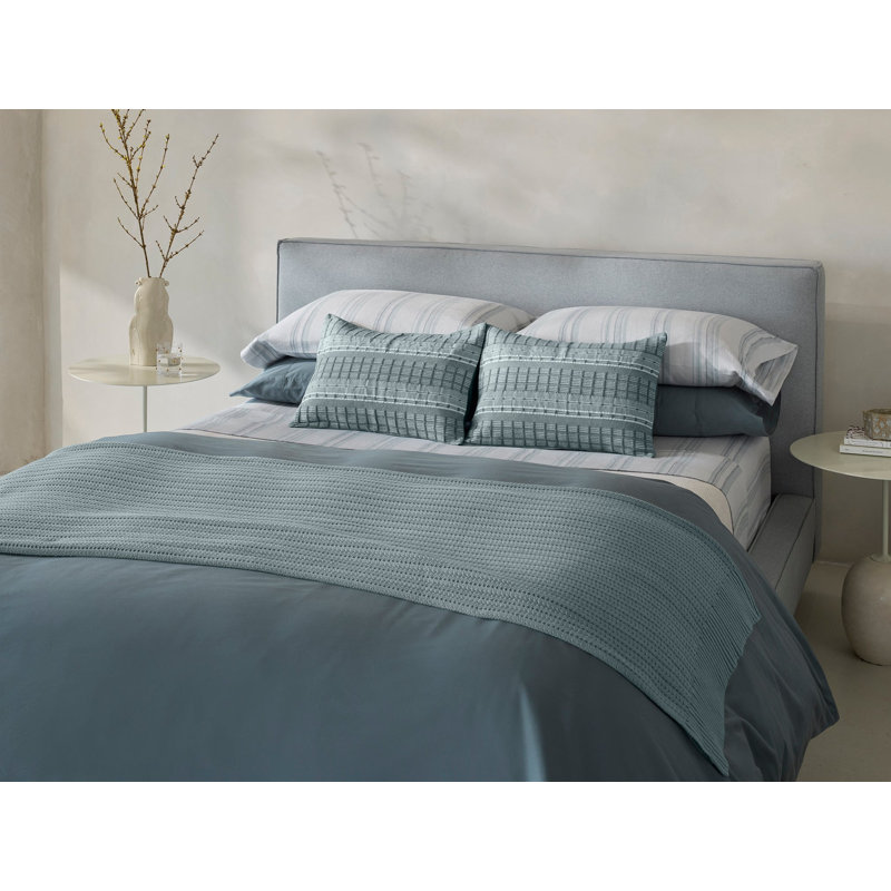 Casa Loma Throw Blanket, Doe