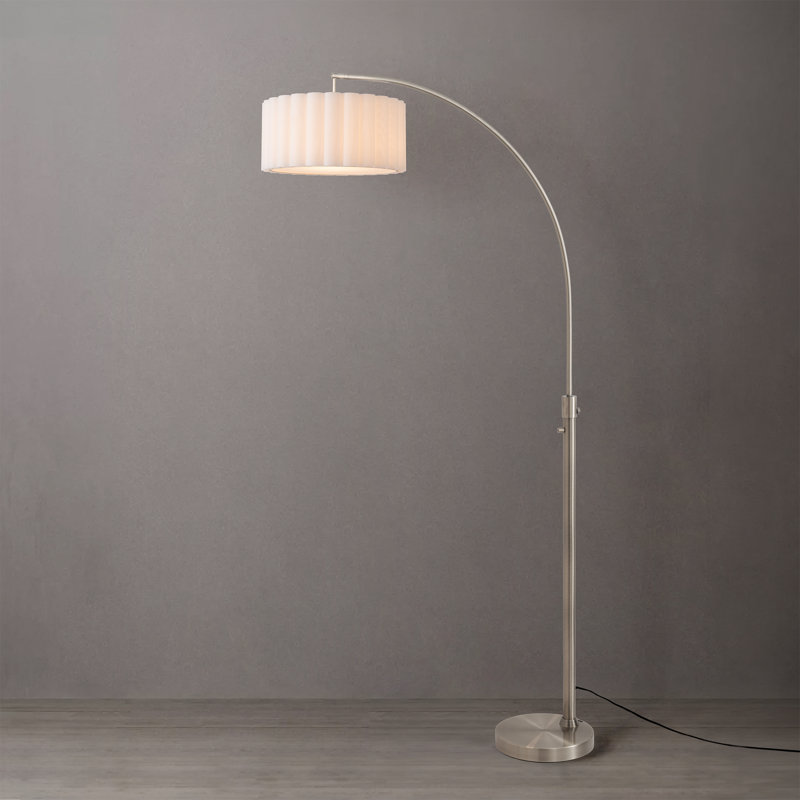 Lampe de chevet arquée Float Eichler 75 po H, abat-jour en lin blanc Eichler, nickel satiné, intensité variable, ampoule incluse