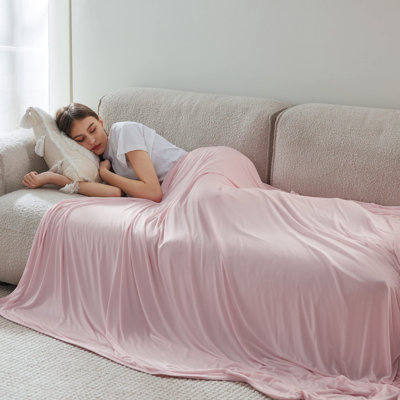 Bedsure Cooling Blanket for Hot Sleepers,Ice Cool Cold Lightweight Arc-Chill Thin Summer Bedding