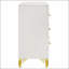 La commode de chambre blanche à 6 tiroirs Chesney avec bordure dorée allie un design élégant et un grand espace de rangement pour les chambres raffinées.