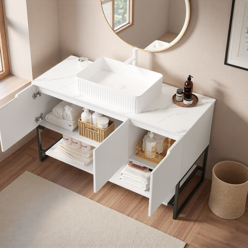 Meuble-lavabo flottant de 48 pouces avec portes cannelées blanches et plateau en pierre frittée en marbre
