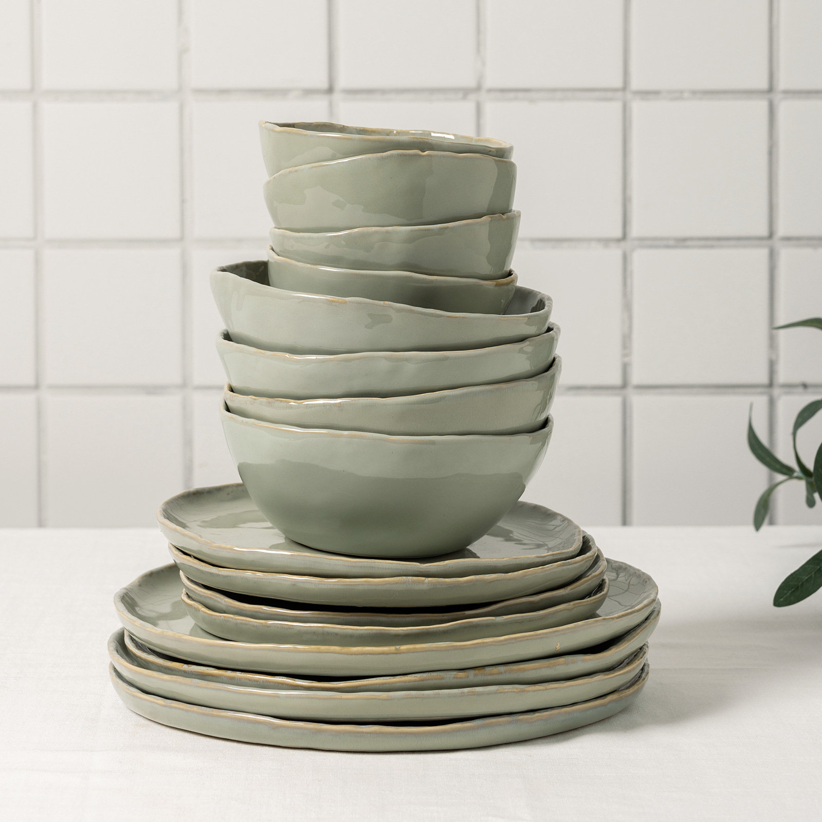 Lucca Stoneware Dinnerware Set - Service for 4, Green