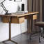 Ensemble de bureau et de chaises de style moyen-ancien moyen
