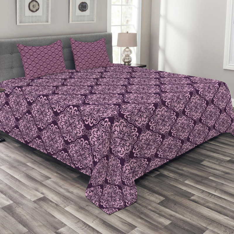 Traditional Polyester Floral Coverlet, King Coverlet + 2 Shams