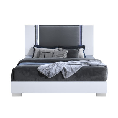 Lit de lune blanc avec lune