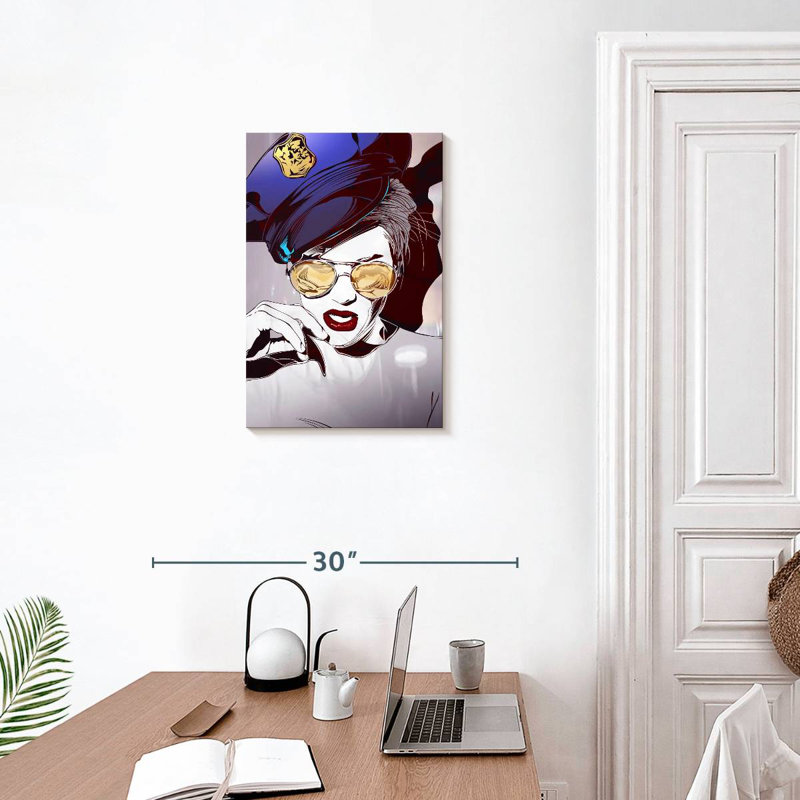 Leisha Babe Cop, H 24 po x l 16 po