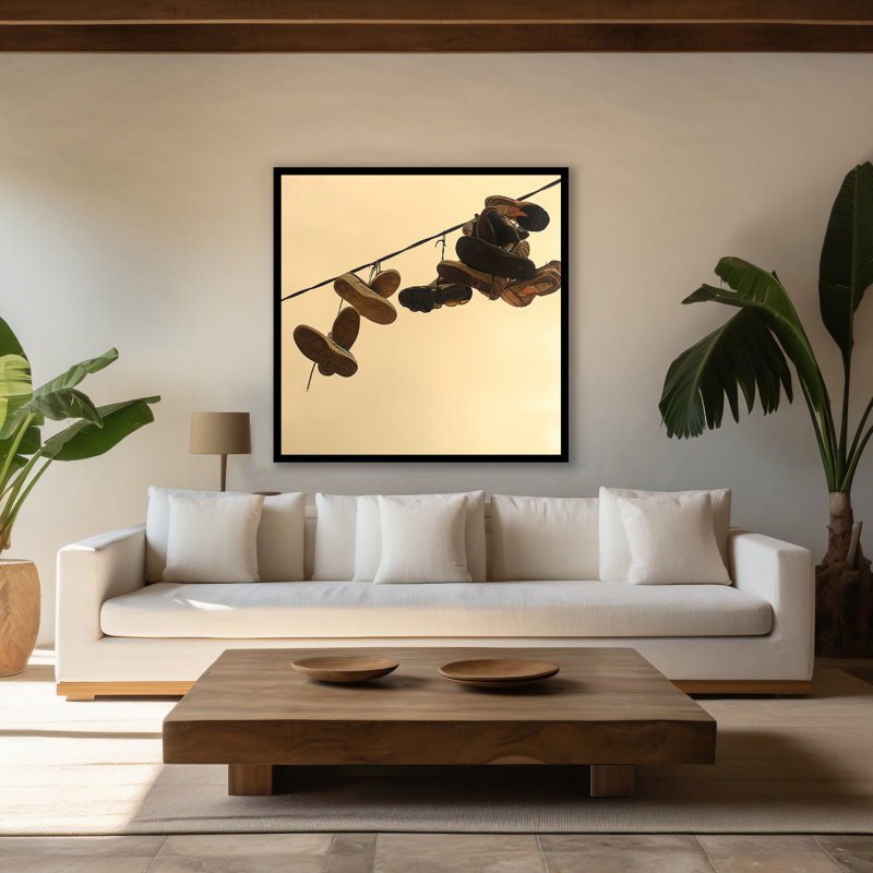 Art mural encadré Good Good «Hanging histoires» par Sydney A. Foster | Photographie de chaussures suspendues représentant la mémoire, la communauté et la vie urbaine