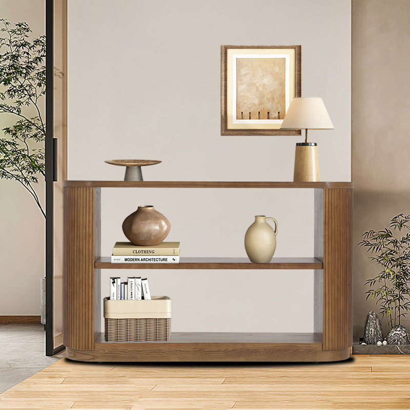 Console moderne en bois avec bords arrondis, tablettes de rangement ouvertes et conception rainurée verticale, Brun