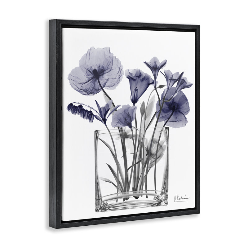 "Dusk Blue Floral Vase", art mural par Albert Koetsier, H 31 po x l 25 po, Cadre flottant noir de jais
