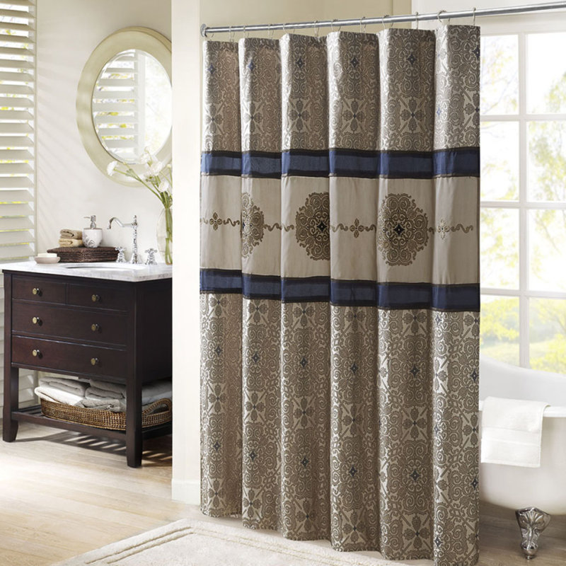 Rideau de douche brodé