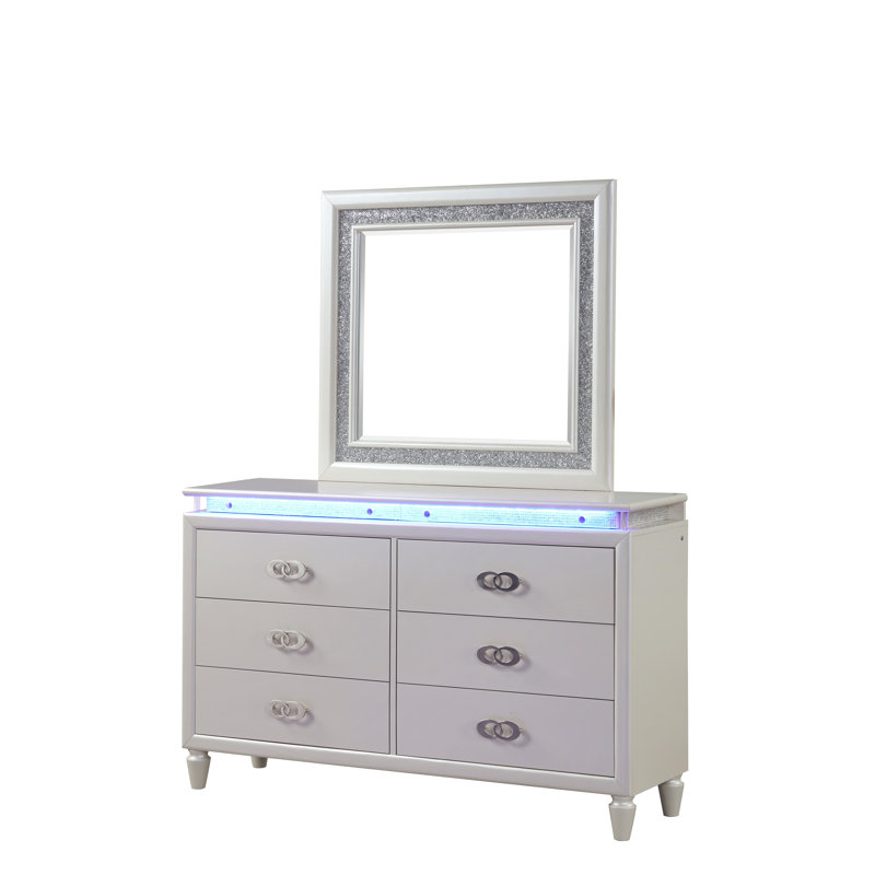Commode blanc laiteux