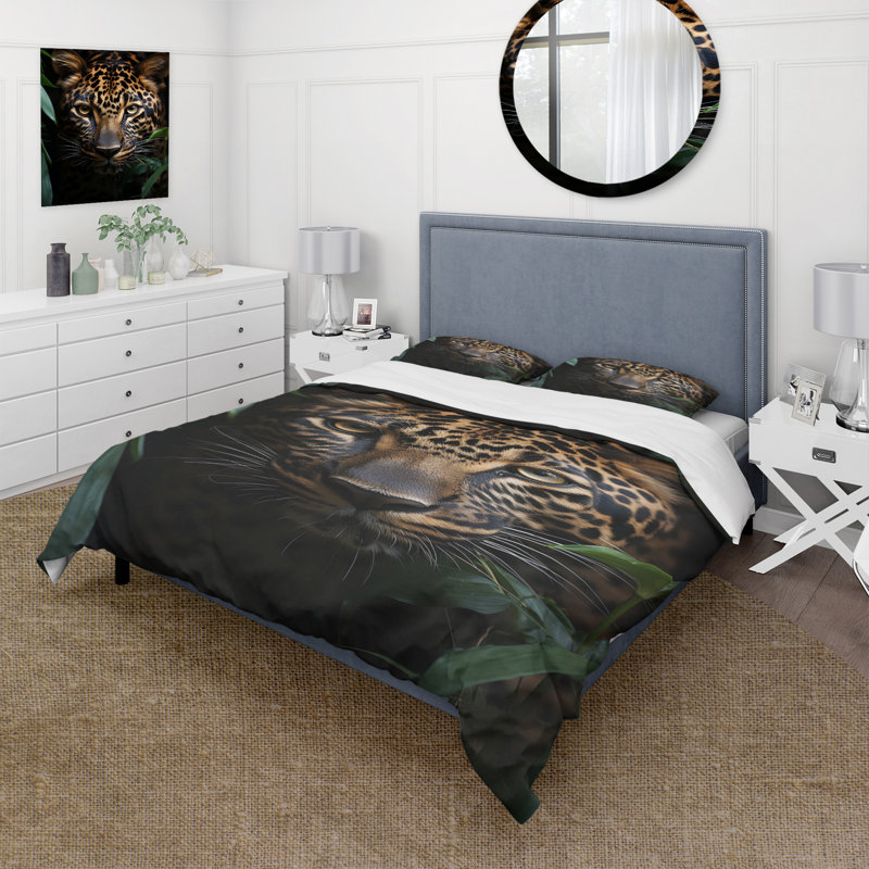 Leopard Silent Stalk I - Leopard Duvet Cover Set, Queen Duvet Cover + 2 Standard Shams