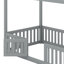 Lit en bois avec clôture et porte-576525140