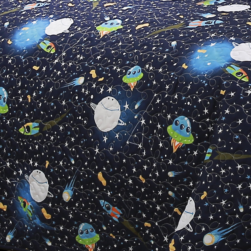 Universe Reversible Quilt Set, Twin Quilt + 1 Sham + 2 Throw Pillows