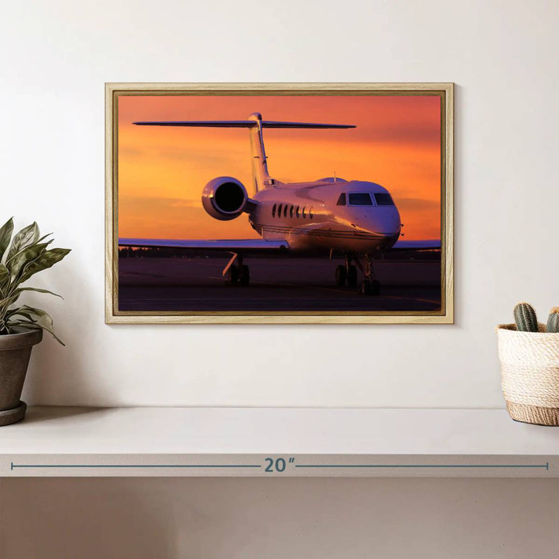 Avion d'affaires stationné, 13 po x 9 po, Cadre flottant en bois naturel