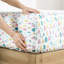 Ensemble de draps en flanelle de coton 4 pièces pour grand lit, conception à motif d'arbres des fêtes blanc, drap-housse entièrement élastiqué, lavable à la machine, toutes les draps sont lavés pour un entretien facile