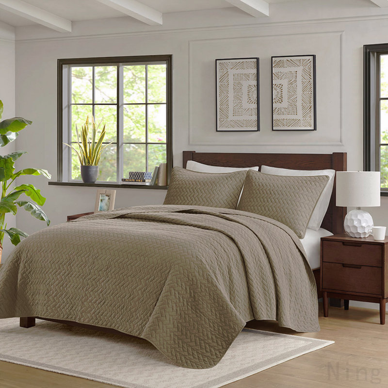 Queen 3 Piece Luxurious Oversized Quilt Set