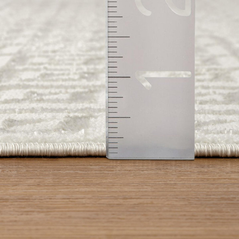 Luxe Weavers Geometric Metallic Area Rug, Rectangle 3'11" x 5'4"