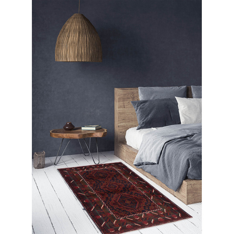 Tapis bleu marine Teimani 4 pi 2 po x 6 pi 7 po