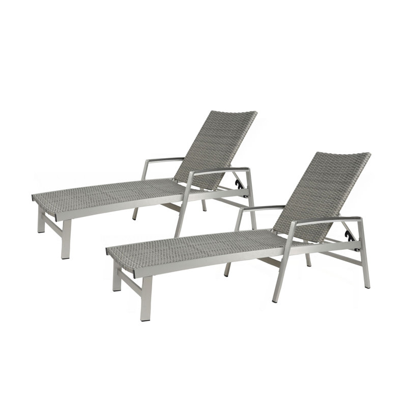 CHAISE LOUNGE
