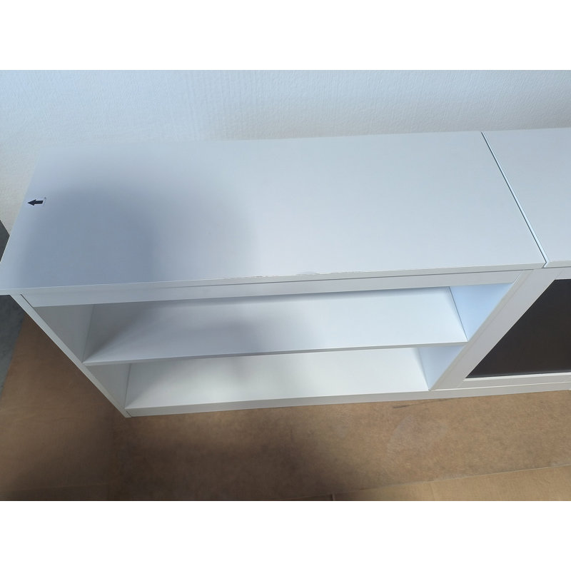 Bibliothèque avec tablette de rangement et tableau noir pour salle de jeux
