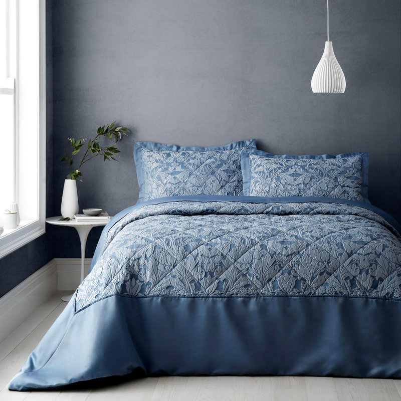 Polyester Floral Bedspread with Pillow Shams Included