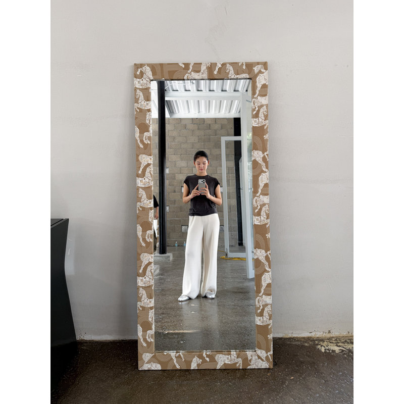 Armoire à panneau souple de style médiéval avec miroir pleine longueur haute définition