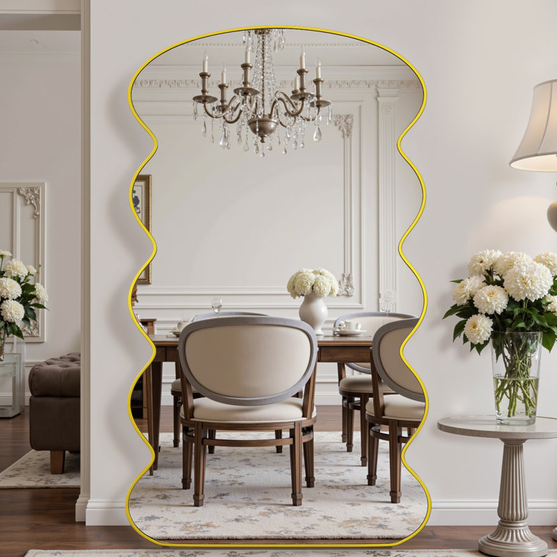 Miroir Wave complet: un miroir pleine longueur conçu pour offrir une réflexion complète du corps tout en améliorant l'esthétique de votre espace.
