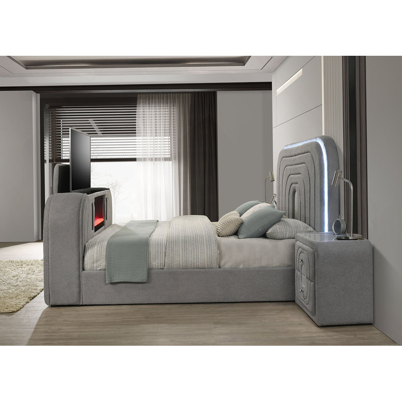 Lit en sherpa Shelyn Grey Teddy & Chrome EK avec meuble télé, foyer et Bluetooth, Très grand lit
