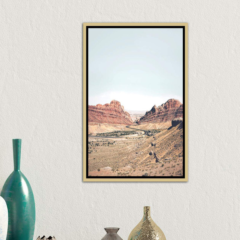 Photographie « arizona road », H 26 po x l 18 po x P 1,5 po, Toile encadrée d'or
