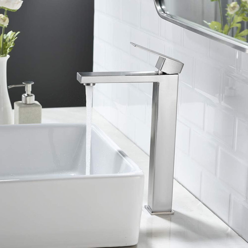 Robinet pour vasque de salle de bain moderne à poignée simple en nickel brossé avec tuyaux d'eau Modern