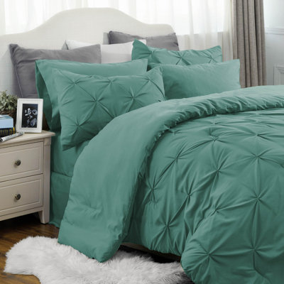 Bed-in-a-bag Queen - Bourgogne avec couvre-lits à plis pincés avec draps, taies d'oreiller et taies décoratives (ensemble de 7)