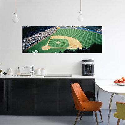 Vue en plongée de spectateurs regardant un lot de baseball dans un stade, Yankee Stadium, New York, État de New York, É.-U. par Panoramic Images - Impression sur toile tendue sur châssis tendu