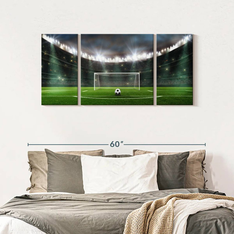 «Soccer Ball In The Stadium», reproduction d'art sur toile, H 24 po x l 51 po x P 1,25 po