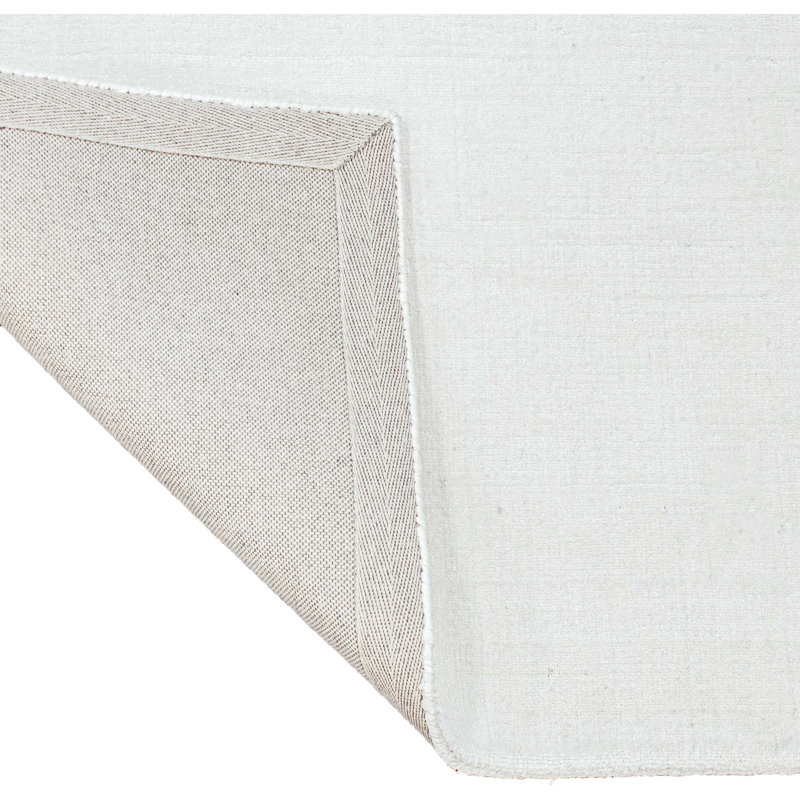 Area Rug in White, Rectangle 6' x 9'