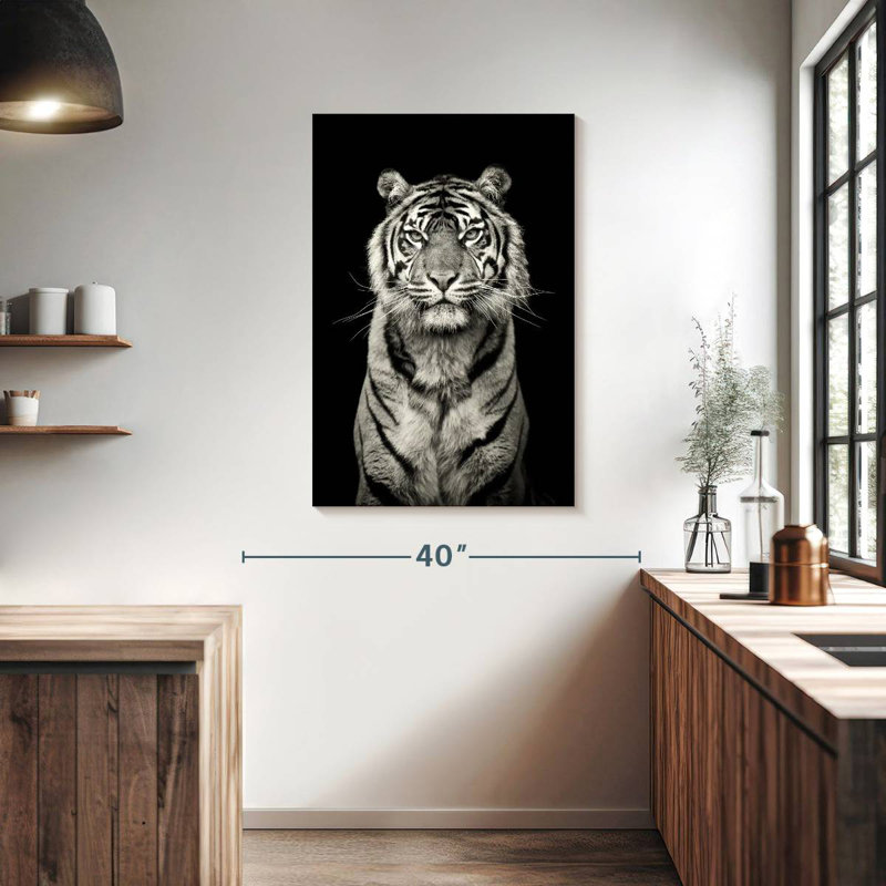 Powerful Tiger Portrait, H 39 po x l 26 po