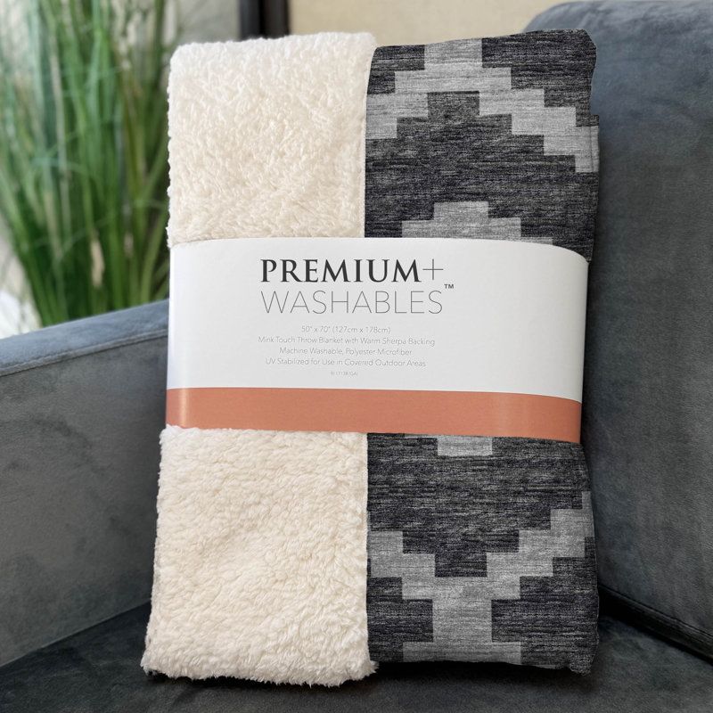 Couverture en sherpa grise One Pixie Street 50 po x 70 po, grise, Noir; gris