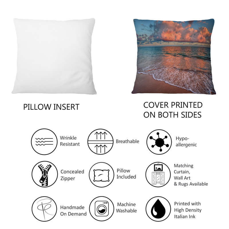 Coussin décoratif à imprimé nautique et côtier Sunset Over An Ocean Beach