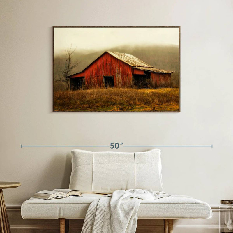 Skylight Barn dans le brouillard, Cadre flottant noyer, 40 po x 27 po