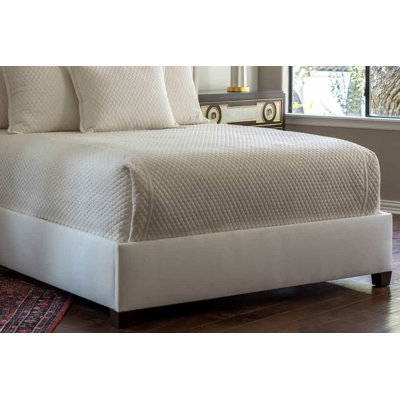 Laurie Coverlet