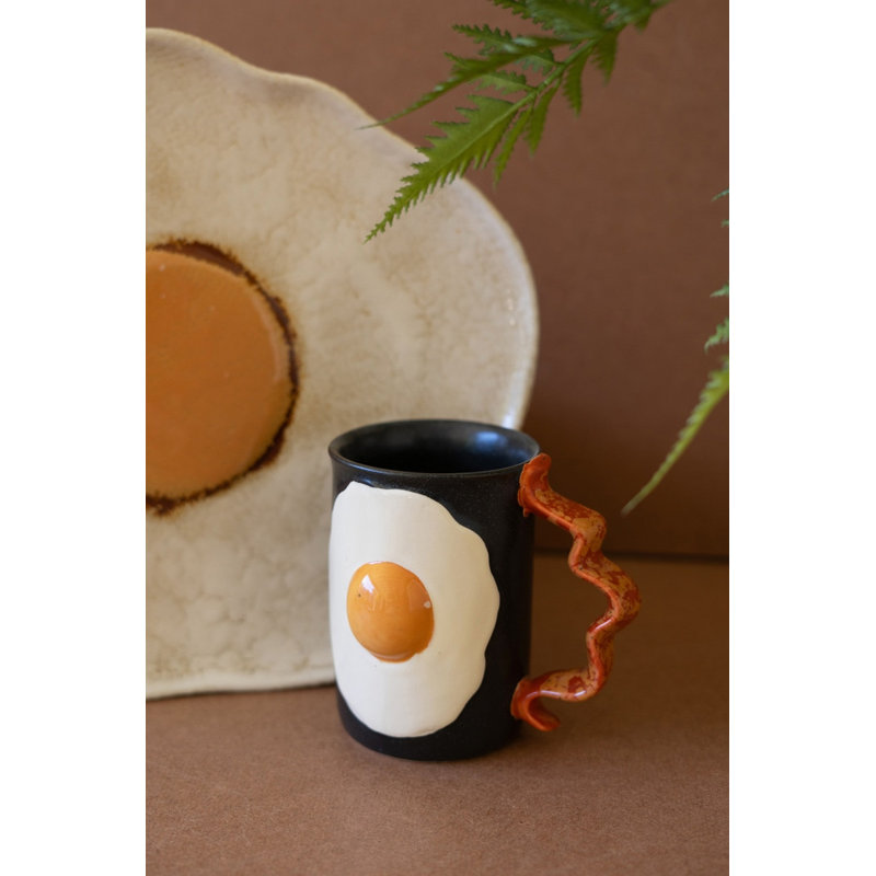 Tasse en céramique fabriquée à la main Kalalou - motif bacon et œufs - H 4,5 po